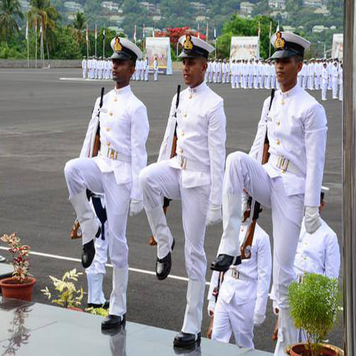 vacancies for 10th passed in indian navy salary 43000