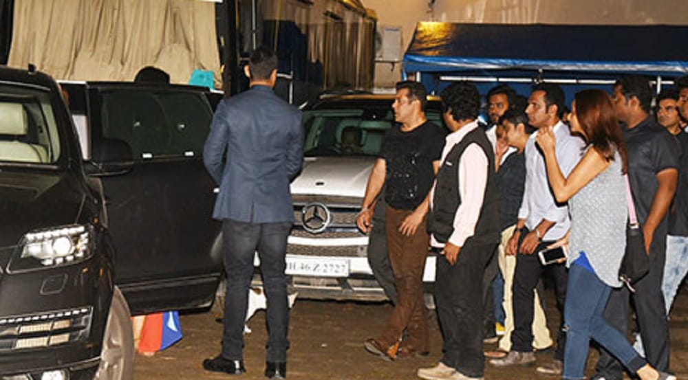Salman Khan drops Katrina Kaif to her ride before zooming off in a rickshaw is adorable