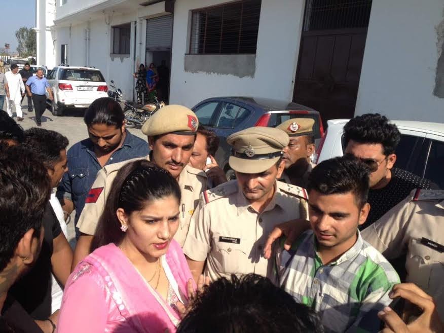 sapna chaudhary photo viral on social media vira