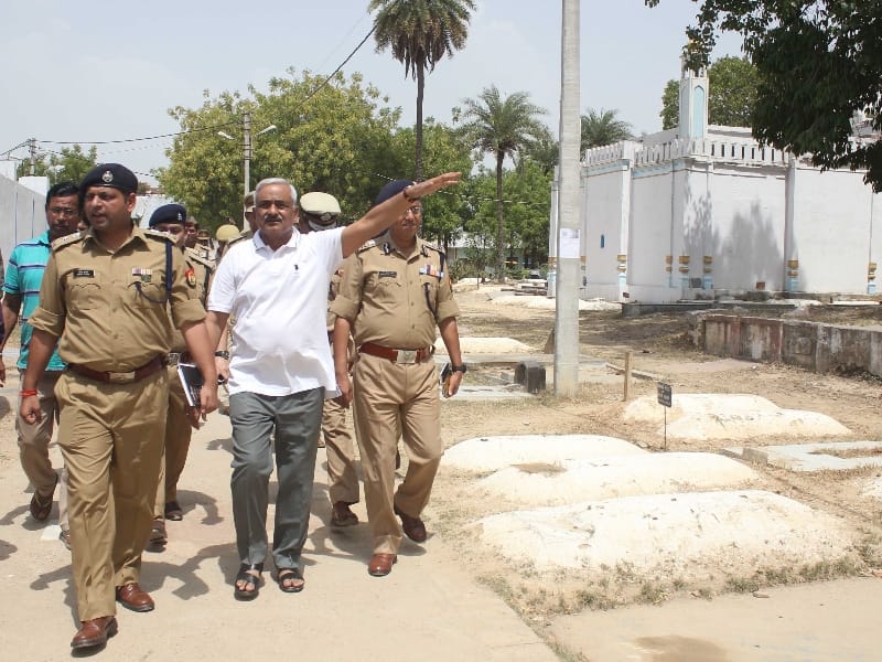  DGP sulkhan singh inspects preprations of law and order before ramzan procession.