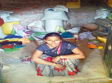 teen gharon se chor le gye jewar aur nagdi