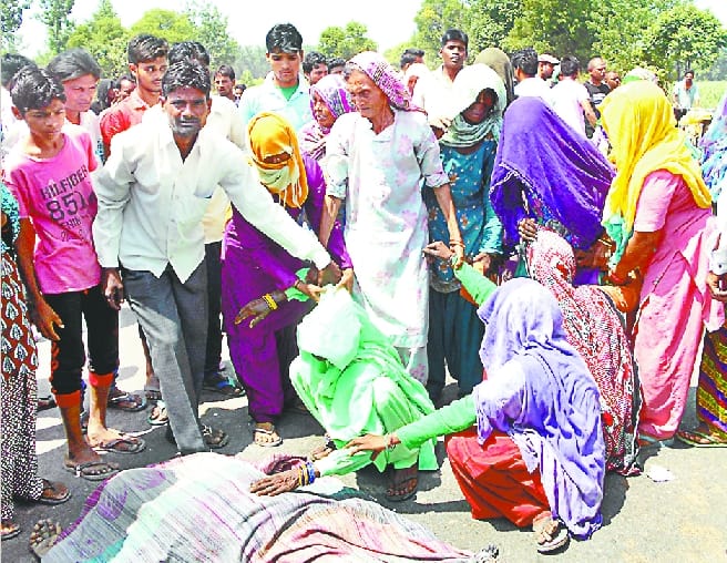 Elderly death by crushing car, commotion