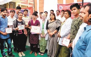 Centuries came with youth to donate blood