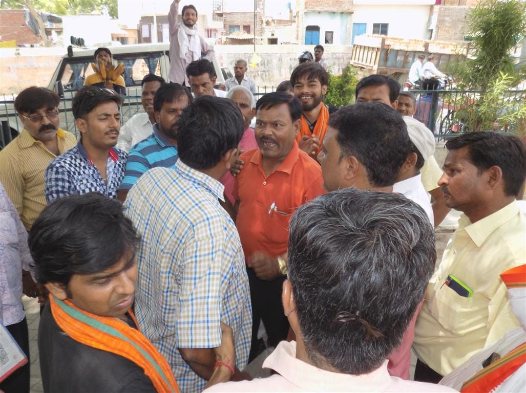 Bjp worker quarrel in hathras