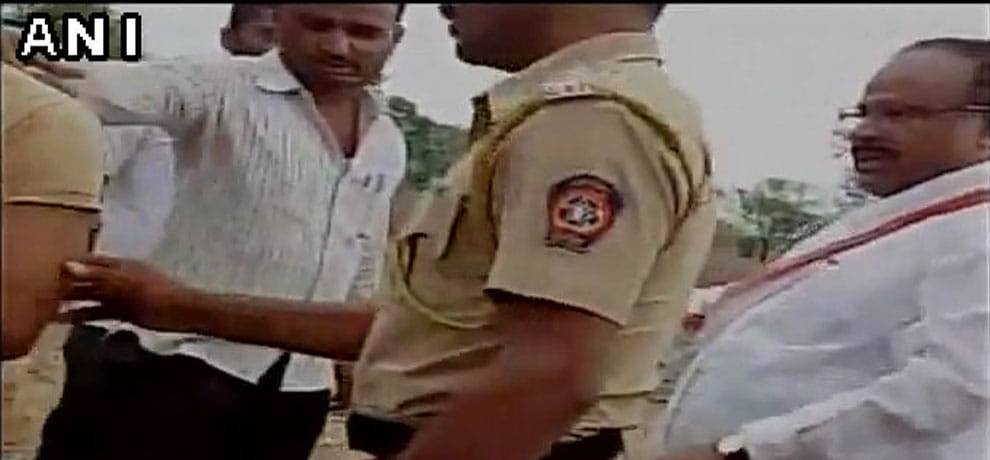 in Maharashtra's sillod congress MLA Abdul sattar caught fight with farmers
