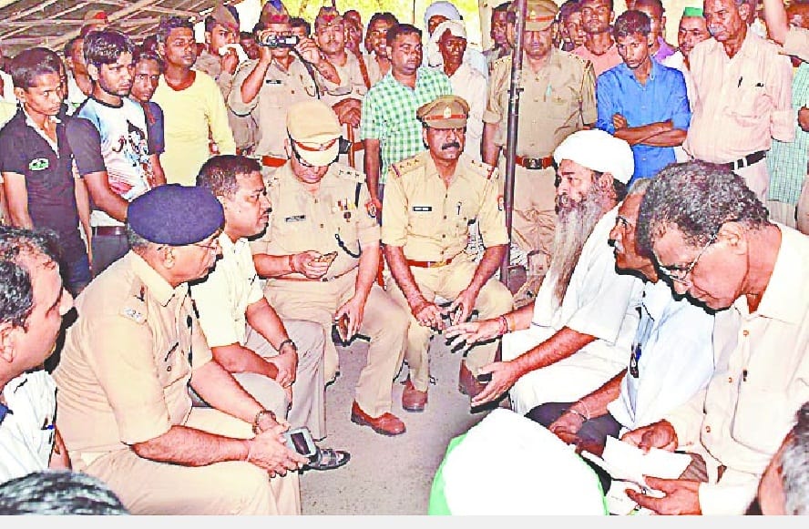 proest by farmers, demand muaavja