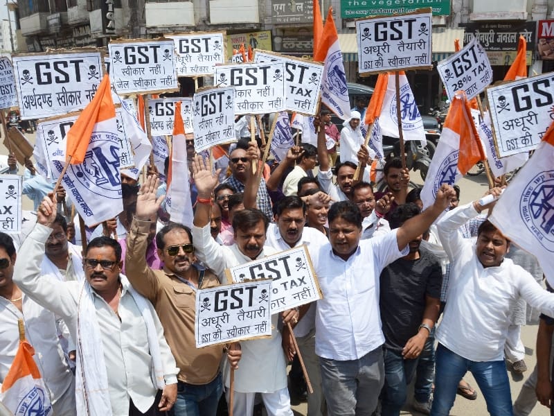 businessmen protest GST in Lucknow.