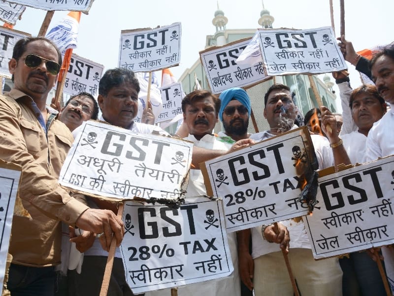 businessmen protest GST in Lucknow.