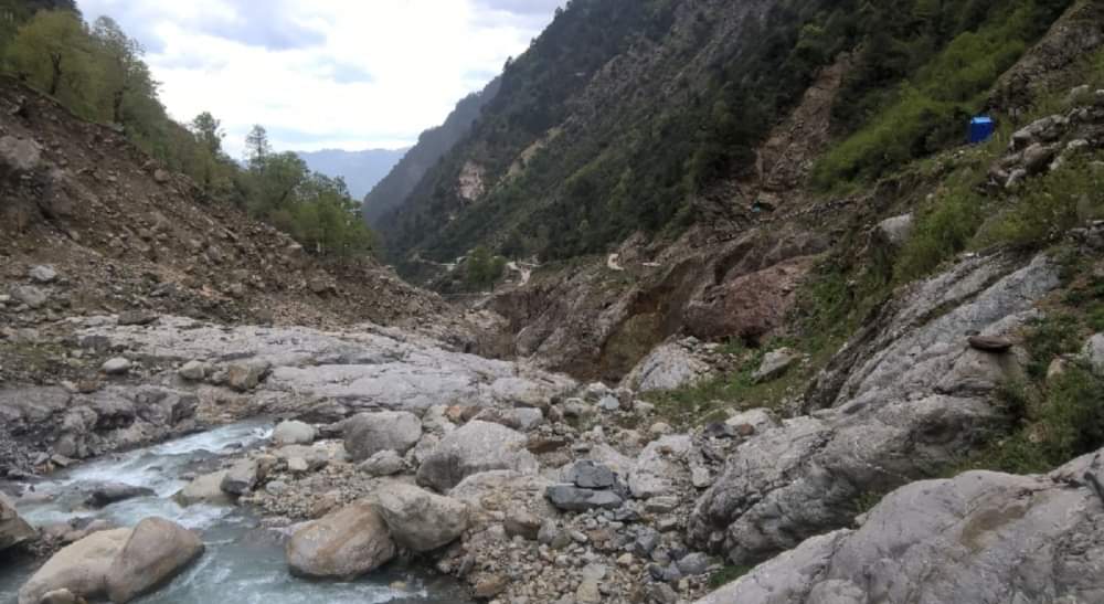 road block in badrinath highway and kedarnath foot route due to landslide