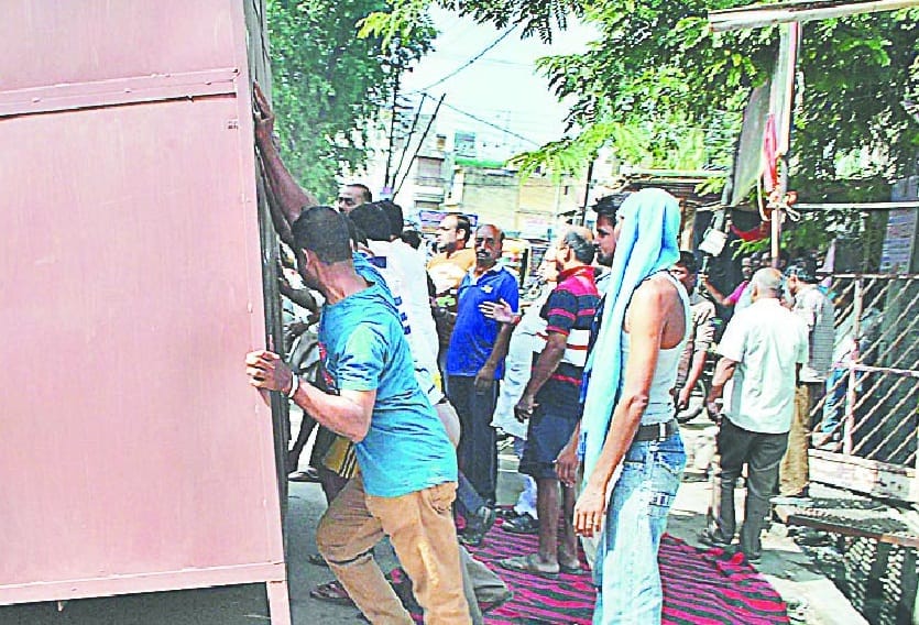 front of hanumaan temple khokha become problem