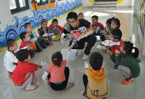 Explosion strikes entrance to kindergarten in eastern China; casualties reported