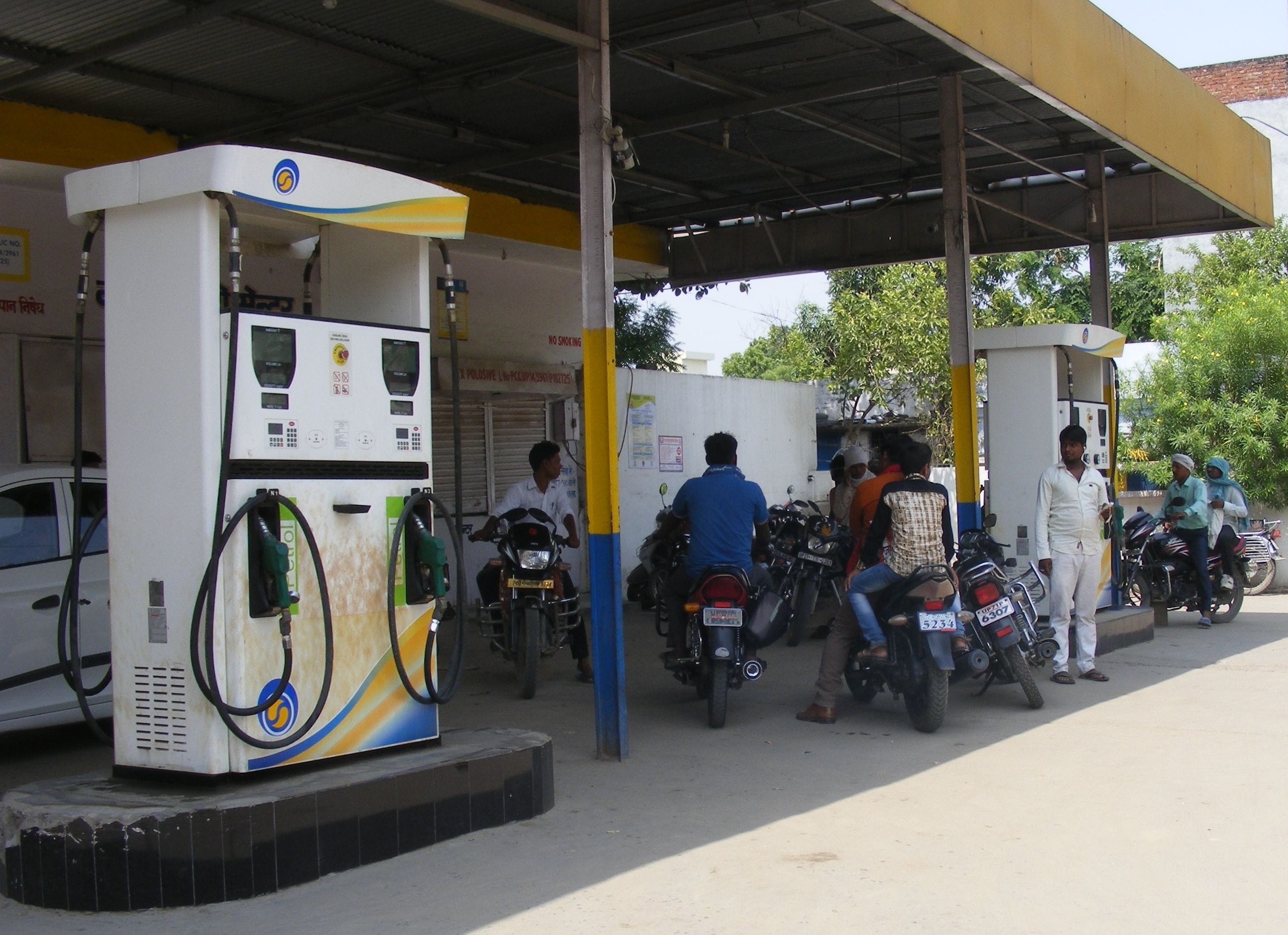 tips to save yourself from cheating on petrol pumps