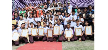 12 students makes golden book of world records in yoga