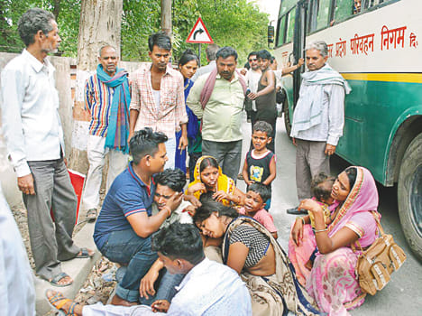 90 thousand rupees crossing the couple's bag