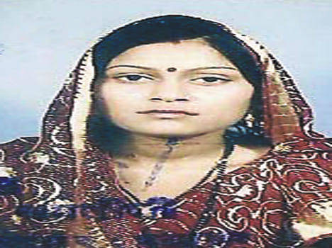 The mortal remains thrown on the edge by killing her husband