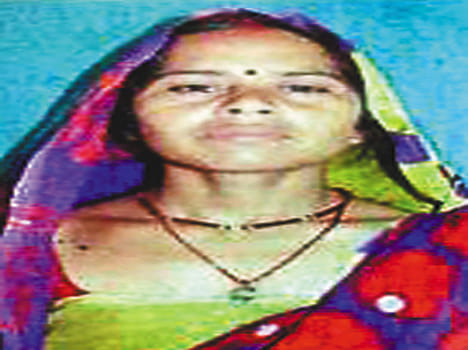 Woman jumped into the well and gave life