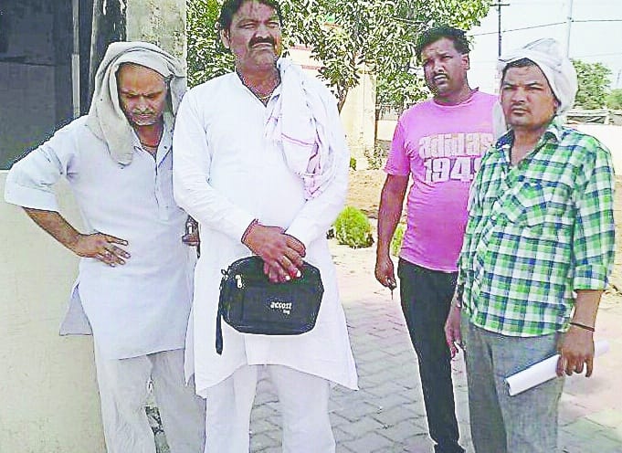Pradhanl's husband sought 25 lakhs