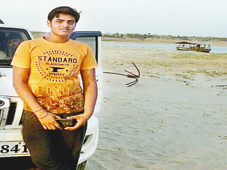 yamuna me doobe chhatra ki maut