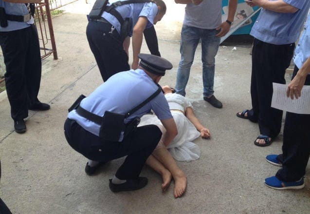 Woman Tries To Kill Herself After Meeting Her Facebook friend
