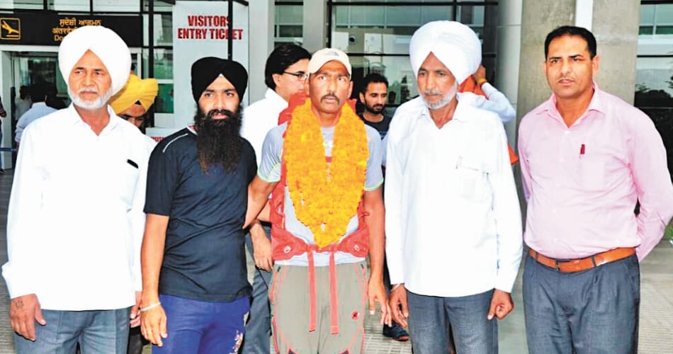 Punjab Police officer, Mount Everest, Mohali news