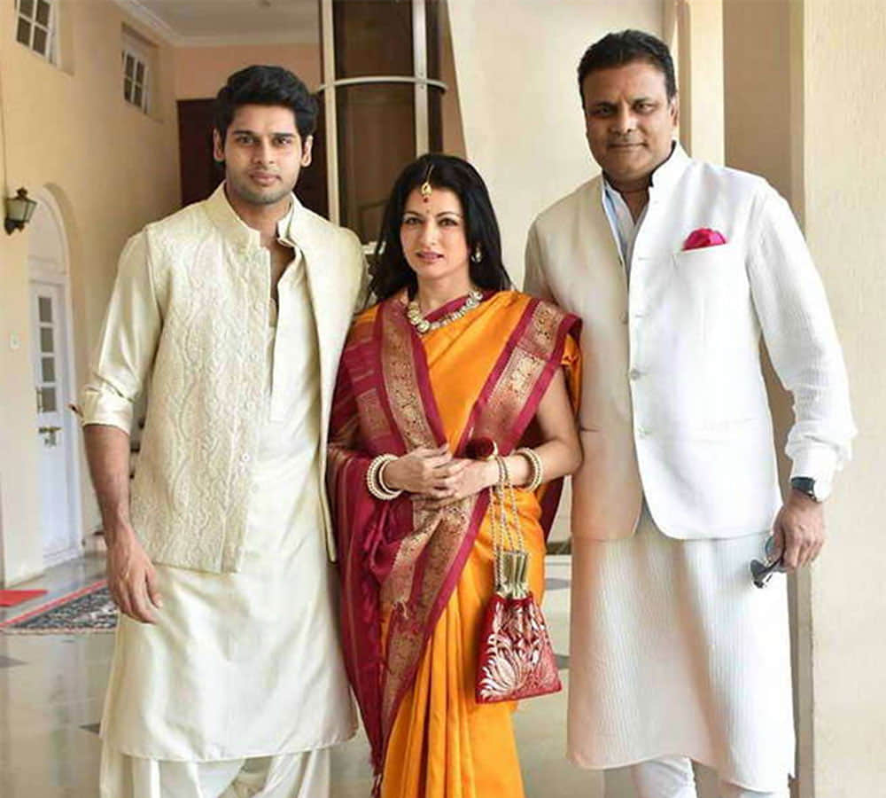 bhagyashree son abhimanyu dassani make debut with film mard ko dard nahi hota