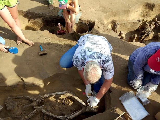 Archaeologists discover 'Dark Ages dancer' in an amazing pose