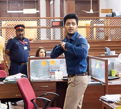 film review of ritesh deshmukh starrer movie bank chor