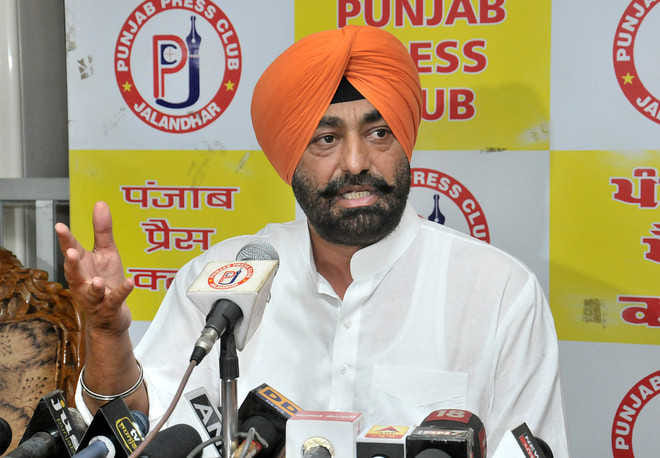 aam admi party leader sukhpal khaira captured video of assembly session