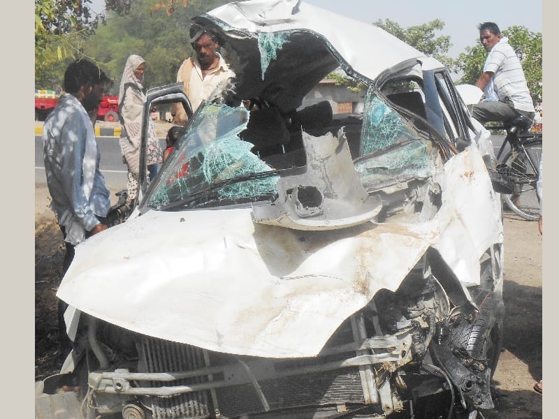  three died in kanpur dehat road accident.