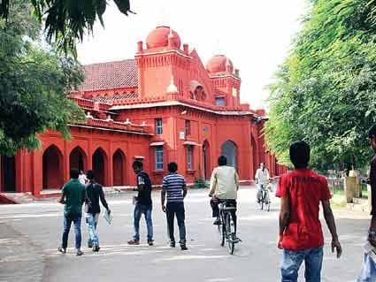 Bareilly College resides in Rheelkhand like DU