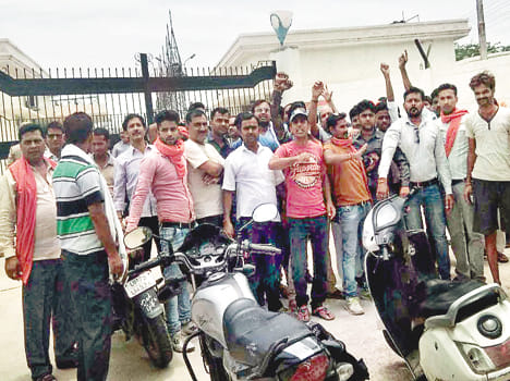 bjp worker protest at sub station