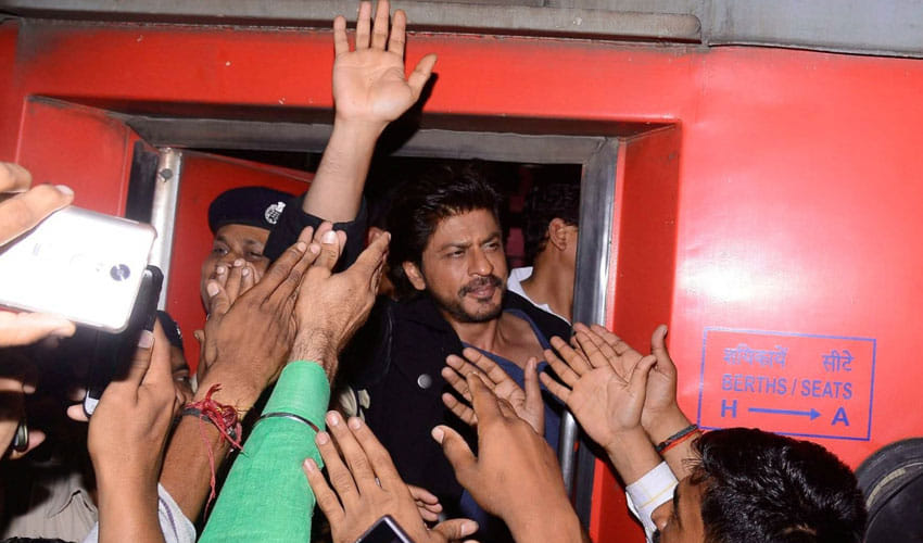 Police Tells Court That Shah Rukh Khan Should Be Booked For One Person Death During Raees Promotion