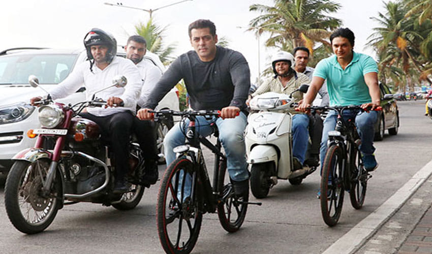 Salman Khan Cycled Through Shah Rukh Khan House, Shares Video On Twitter