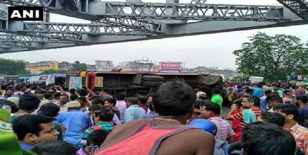 Two persons, including a woman died in bus accident near howrah bridge