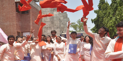 narendra modi and yogi adityanath craze in iit students 