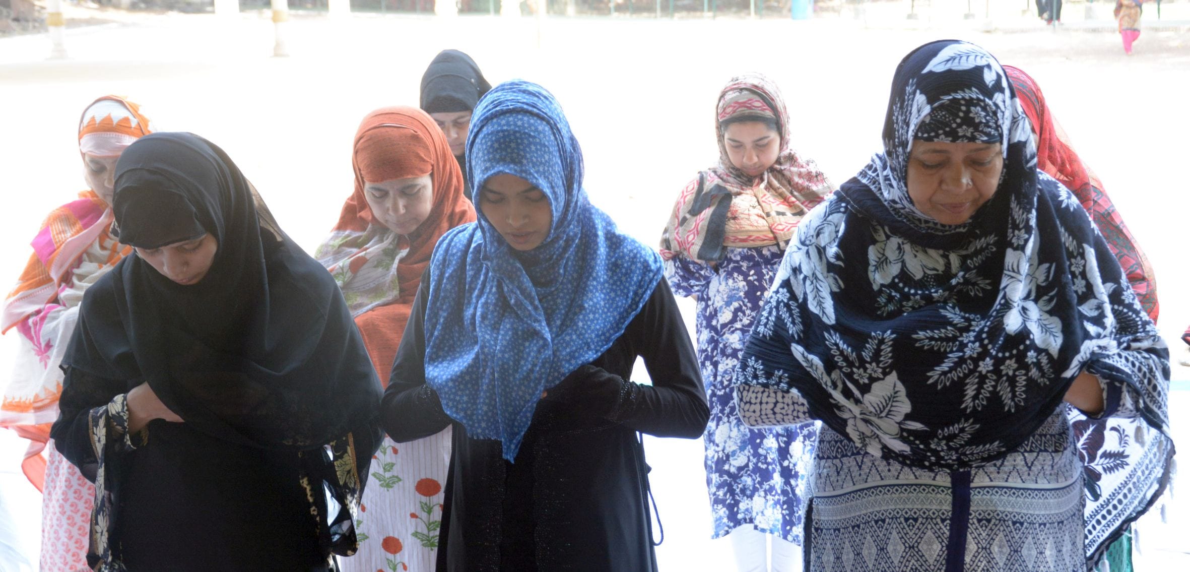 lucknow women offer namaz in lucknow