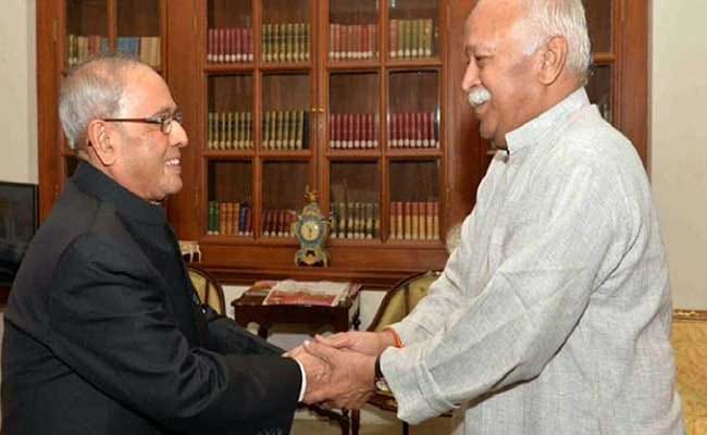 RSS chief Mohan Bhagwat meets President Pranab Mukherjee for lunch at Rashtrapati Bhavan.