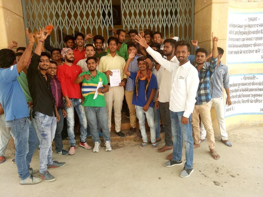protest of student in jaisalmer