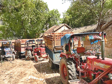 Police strict against overloading in jalaun
