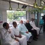 कोच्चि मेट्रो में सवारी करते पीएम मोदी