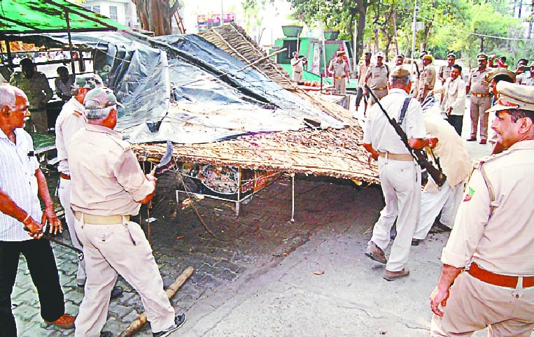Administration encroachment removed from Indira Park