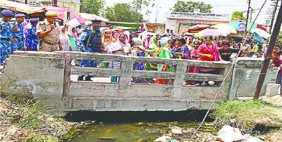 For the release of 'Ravana', Dalit women did it, statues of immersion gods