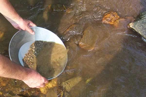 Gold found in river in rany day, Bihar district