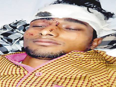 cash and mobile looted from auto driver
