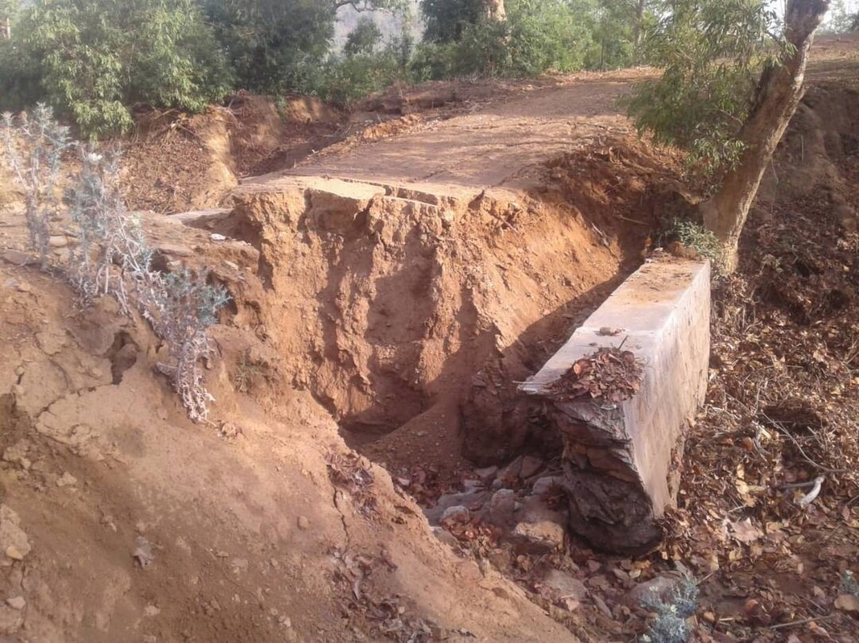 in first rain the bridge collapsed