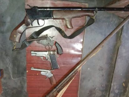 police arrested weapon smugglers in Lucknow.