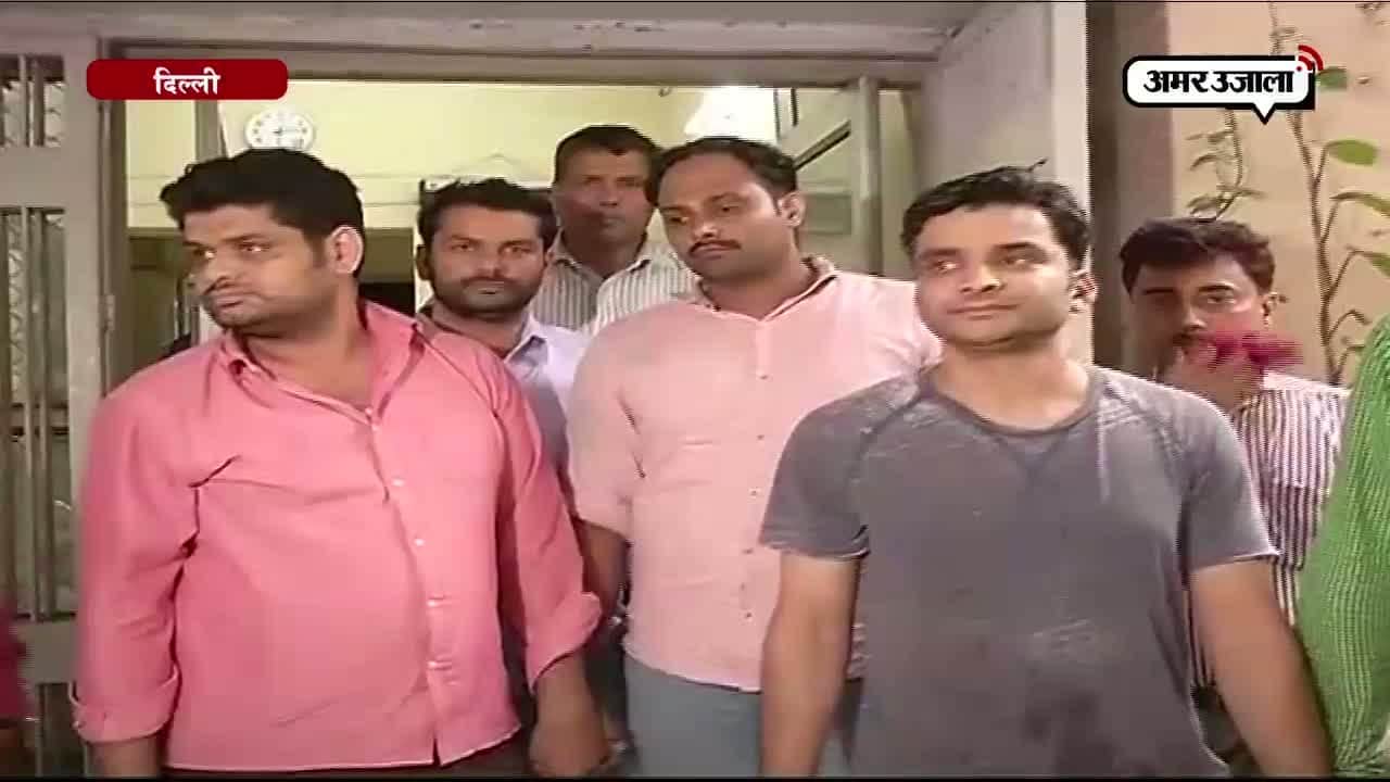 दिल्ली में चोर गिरफ्तार 