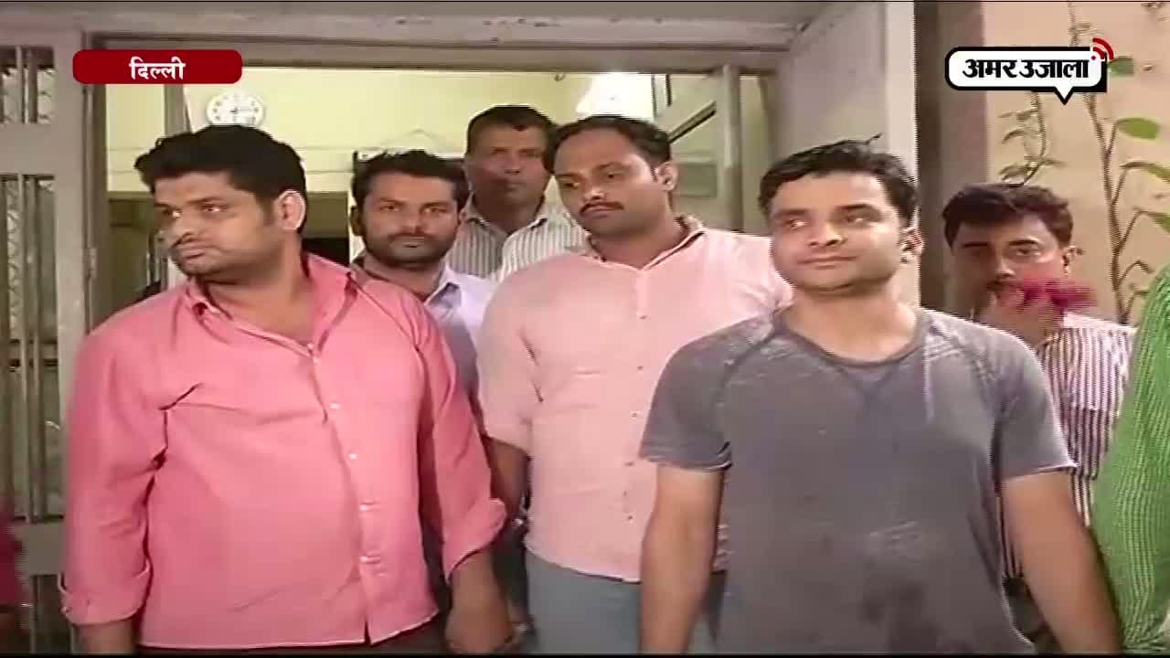 दिल्ली में चोर गिरफ्तार 
