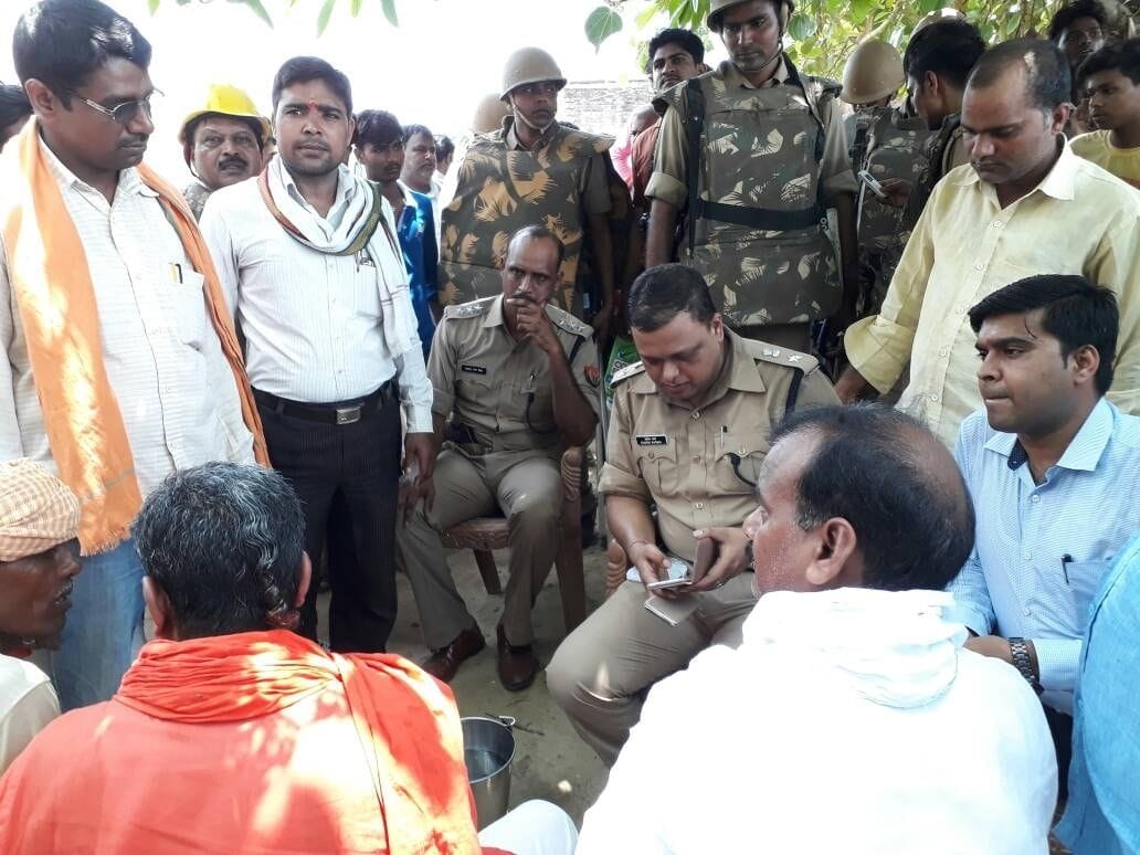 Ghazipur After the road accident Fierce stone pelting 