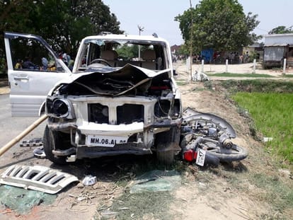Ghazipur After the road accident Fierce stone pelting 